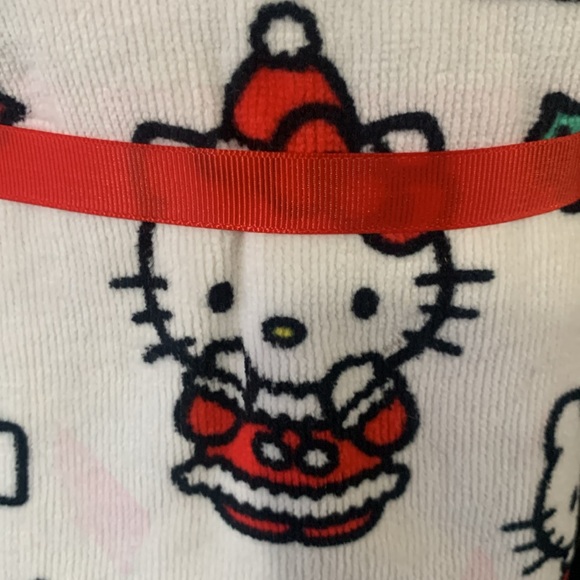 New Hello Kitty Christmas Santa Dress Set Of 2 Hand Towels Towel With Tag - Picture 5 of 9
